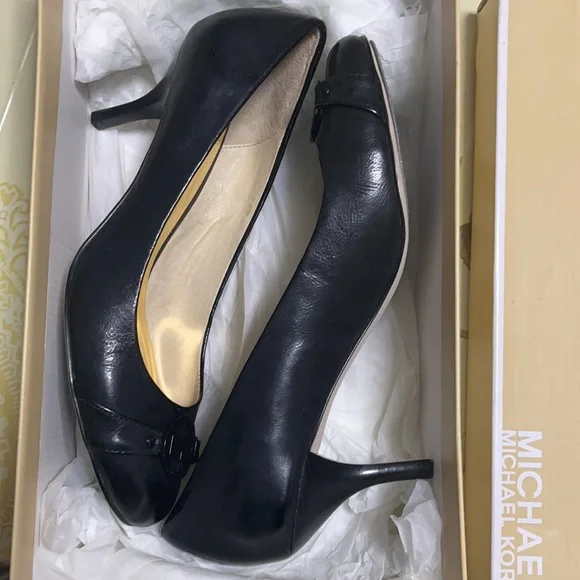 Michael Kors heels - Picture 4 of 4